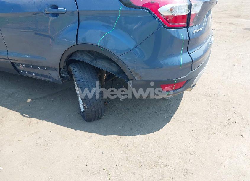 Photo 6 of 2018 Ford Escape SE (VIN 1FMCU9GD4JUB28858)