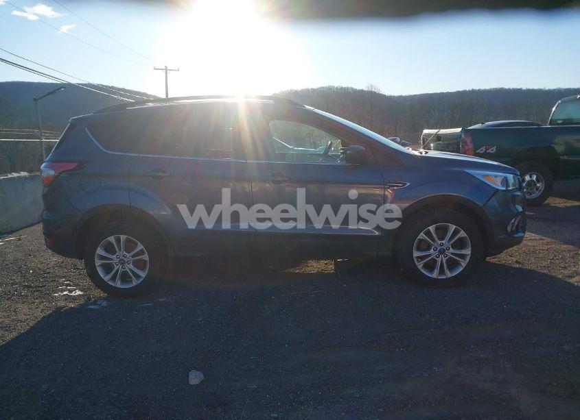 Photo 13 of 2018 Ford Escape SE (VIN 1FMCU9GD4JUB66008)