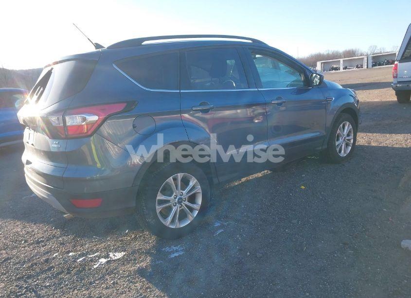 Photo 4 of 2018 Ford Escape SE (VIN 1FMCU9GD4JUB66008)