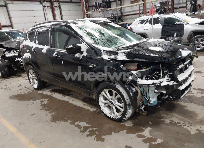 2018 Ford Escape SE (VIN 1FMCU9GD4JUC05275) main photo