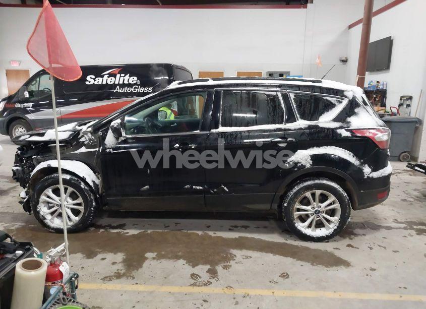 Photo 15 of 2018 Ford Escape SE (VIN 1FMCU9GD4JUC05275)