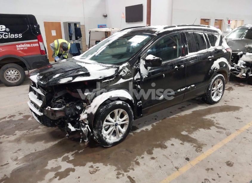 Photo 2 of 2018 Ford Escape SE (VIN 1FMCU9GD4JUC05275)