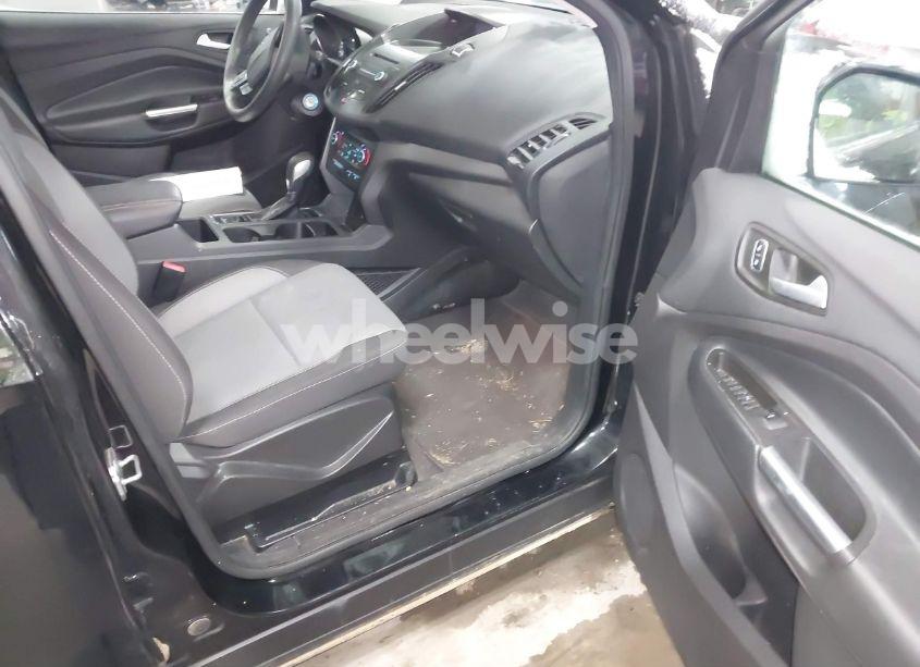 Photo 5 of 2018 Ford Escape SE (VIN 1FMCU9GD4JUC05275)