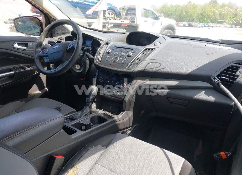 Photo 5 of 2018 Ford Escape SE (VIN 1FMCU9GD4JUC16065)