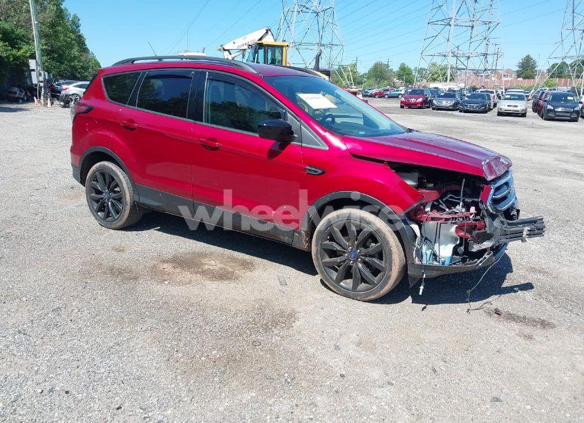 2018 Ford Escape SE (VIN 1FMCU9GD4JUC16552) main photo