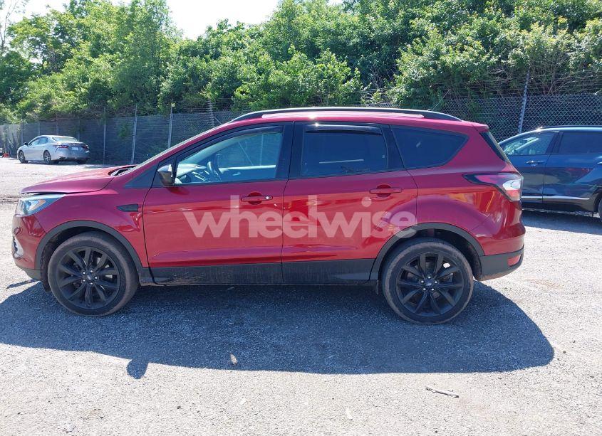 Photo 15 of 2018 Ford Escape SE (VIN 1FMCU9GD4JUC16552)