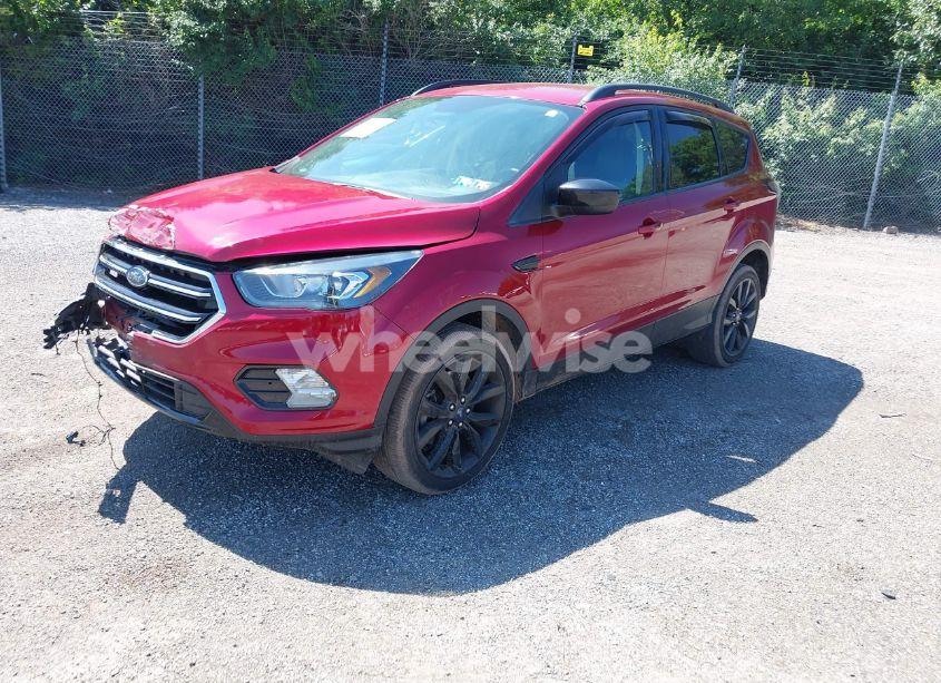Photo 2 of 2018 Ford Escape SE (VIN 1FMCU9GD4JUC16552)