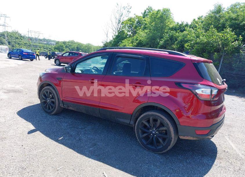 Photo 3 of 2018 Ford Escape SE (VIN 1FMCU9GD4JUC16552)