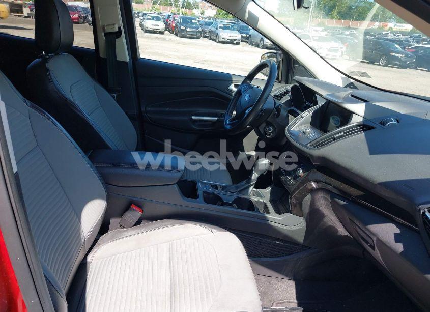 Photo 5 of 2018 Ford Escape SE (VIN 1FMCU9GD4JUC16552)