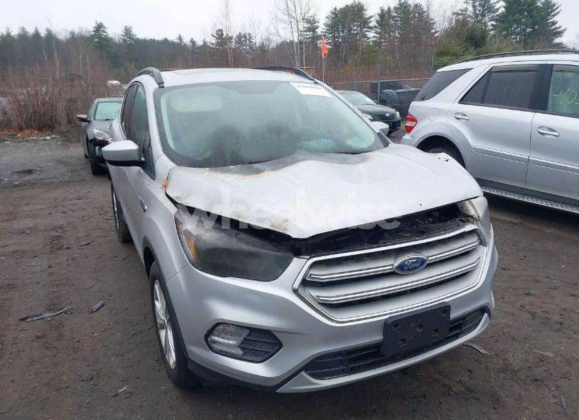 2018 Ford Escape SE (VIN 1FMCU9GD4JUC40477) main photo