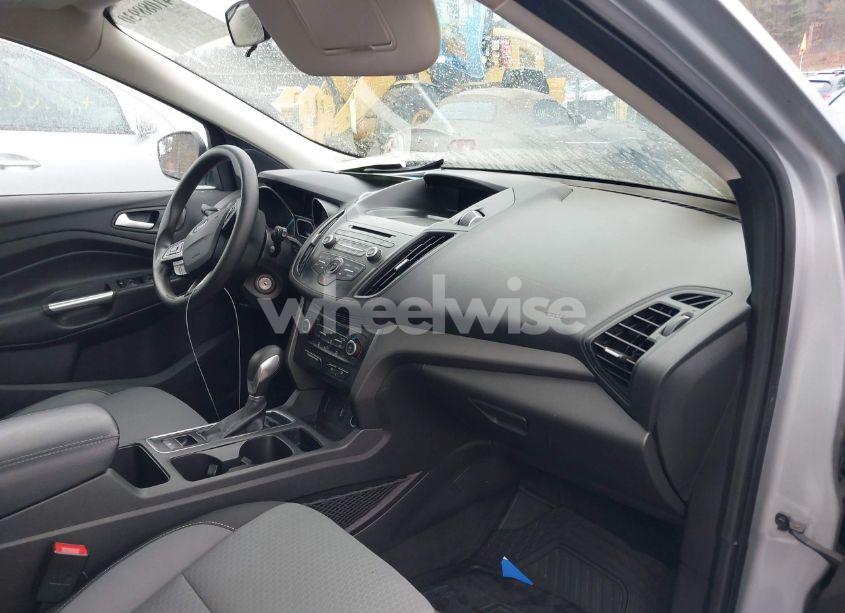 Photo 5 of 2018 Ford Escape SE (VIN 1FMCU9GD4JUC40477)