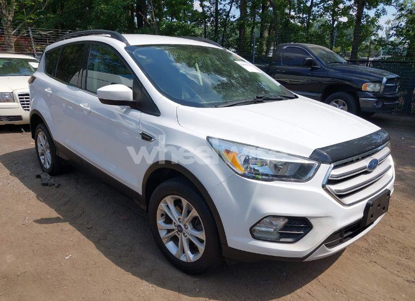 2018 Ford Escape SE (VIN 1FMCU9GD4JUC61958) main photo