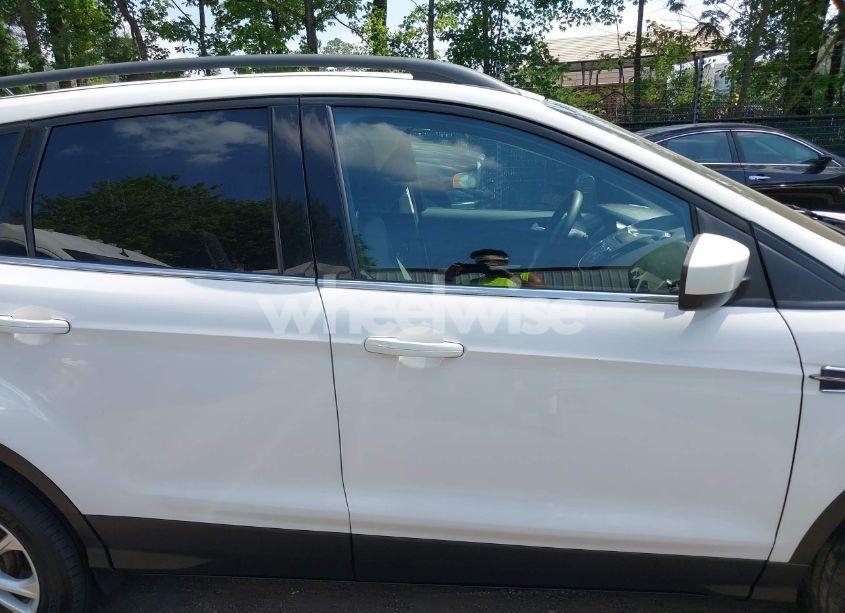 Photo 13 of 2018 Ford Escape SE (VIN 1FMCU9GD4JUC61958)