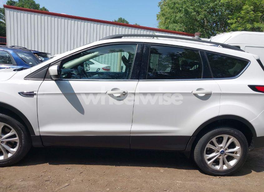 Photo 14 of 2018 Ford Escape SE (VIN 1FMCU9GD4JUC61958)