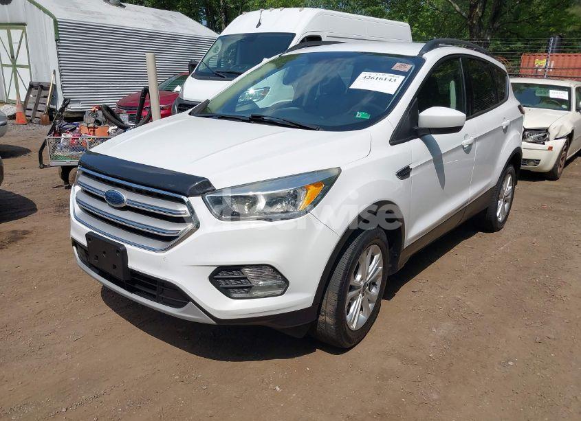 Photo 2 of 2018 Ford Escape SE (VIN 1FMCU9GD4JUC61958)