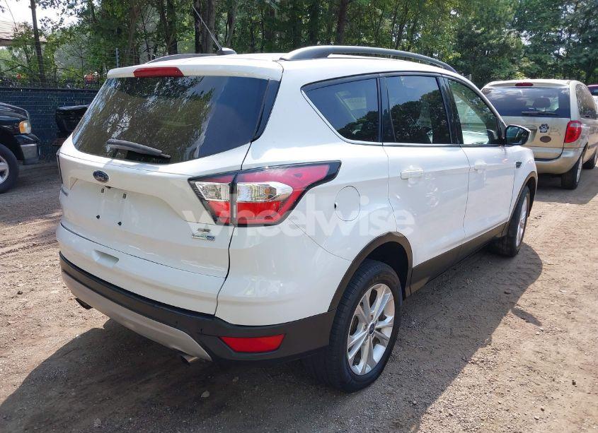 Photo 4 of 2018 Ford Escape SE (VIN 1FMCU9GD4JUC61958)