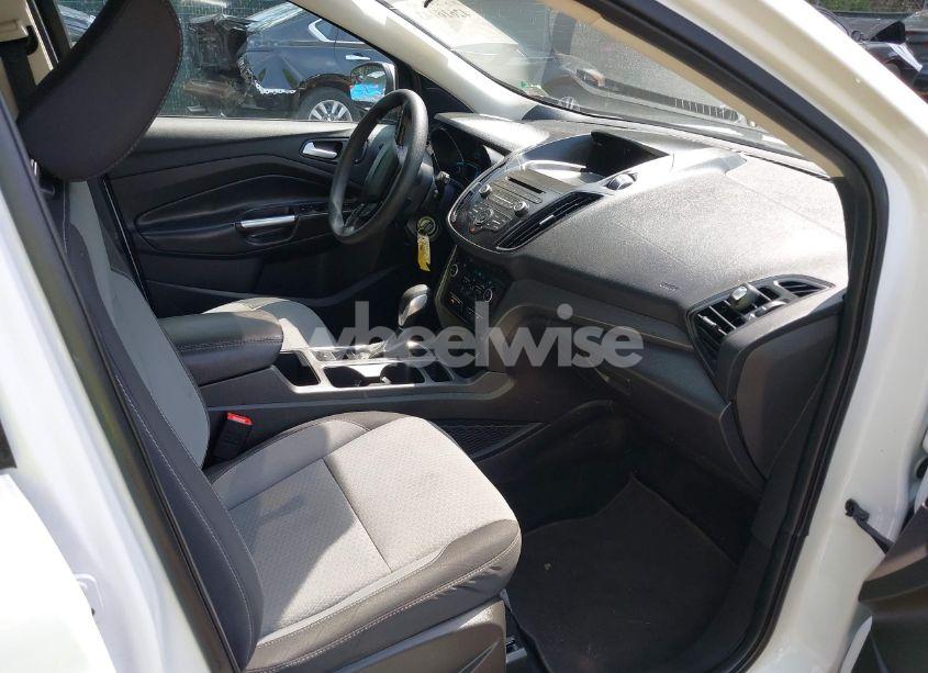 Photo 5 of 2018 Ford Escape SE (VIN 1FMCU9GD4JUC61958)