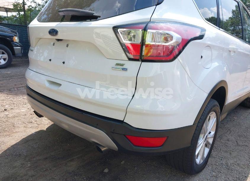 Photo 6 of 2018 Ford Escape SE (VIN 1FMCU9GD4JUC61958)