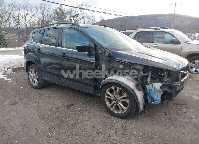 2018 Ford Escape SE (VIN 1FMCU9GD4JUD12178) main photo