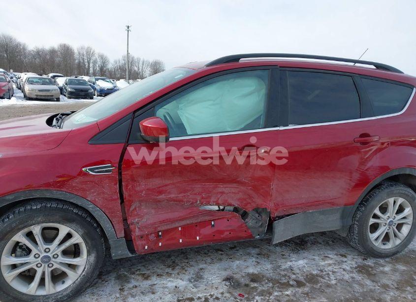 Photo 6 of 2018 Ford Escape SE (VIN 1FMCU9GD4JUD53801)