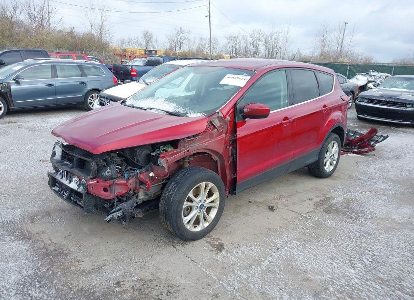 Photo 2 of 2019 Ford Escape SE (VIN 1FMCU9GD4KUA09709)