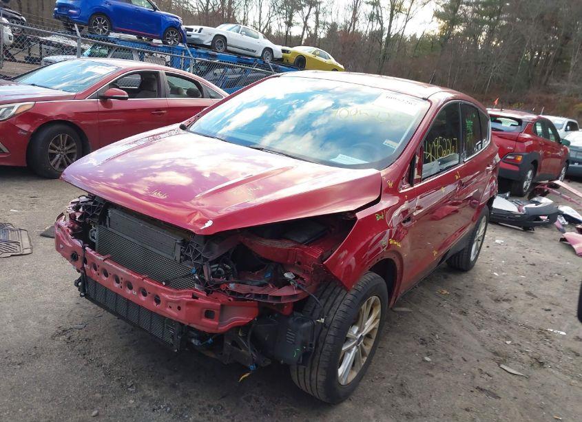 Photo 2 of 2019 Ford Escape SE (VIN 1FMCU9GD4KUA48610)