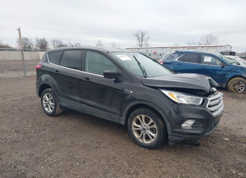 2019 Ford Escape SE (VIN 1FMCU9GD4KUA78500) main photo