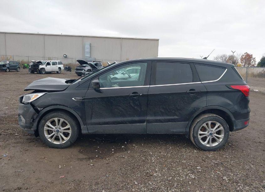 Photo 13 of 2019 Ford Escape SE (VIN 1FMCU9GD4KUA78500)