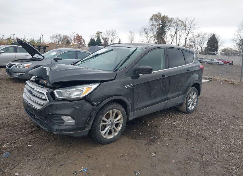 Photo 2 of 2019 Ford Escape SE (VIN 1FMCU9GD4KUA78500)