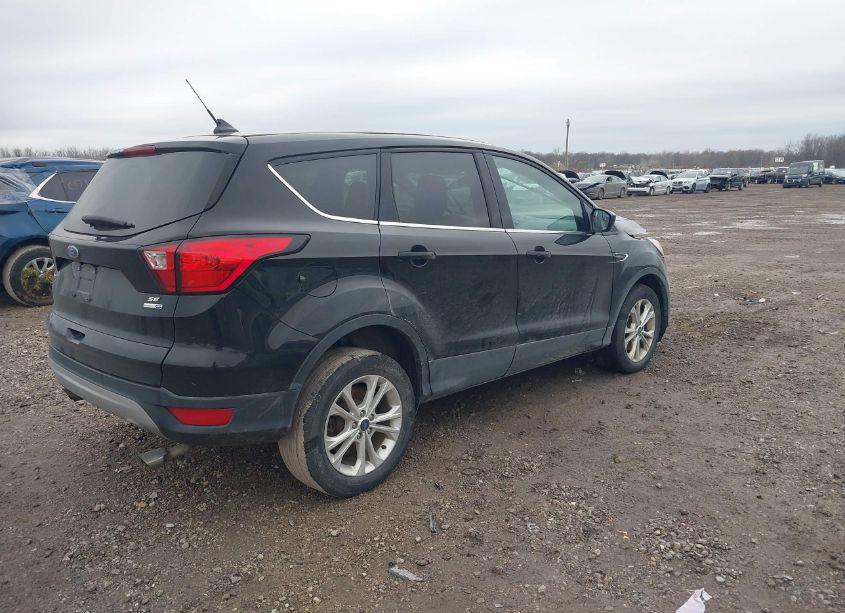 Photo 4 of 2019 Ford Escape SE (VIN 1FMCU9GD4KUA78500)