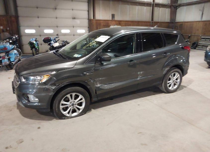 Photo 2 of 2019 Ford Escape SE (VIN 1FMCU9GD4KUA85950)