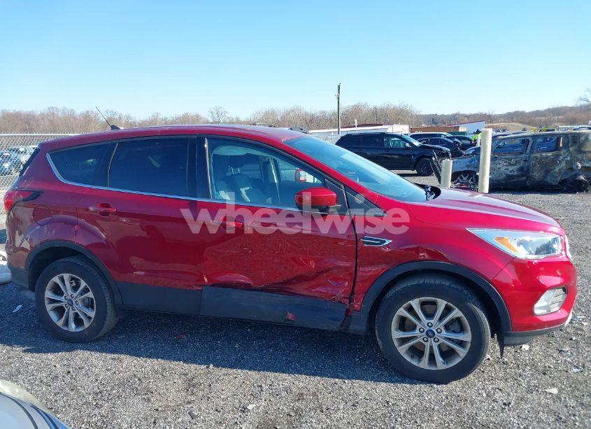 Photo 13 of 2019 Ford Escape SE (VIN 1FMCU9GD4KUB19353)
