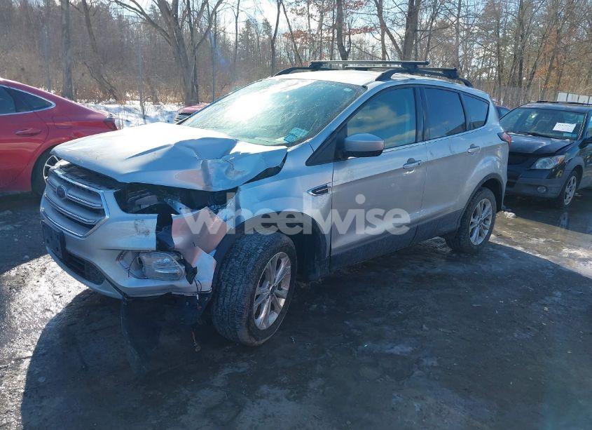 Photo 2 of 2019 Ford Escape SE (VIN 1FMCU9GD4KUB43300)