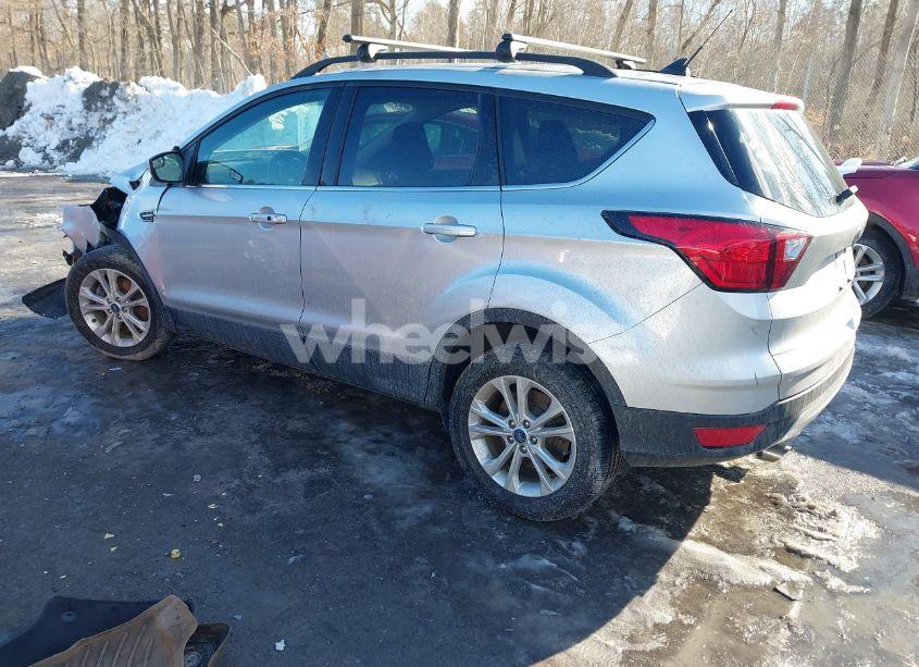 Photo 3 of 2019 Ford Escape SE (VIN 1FMCU9GD4KUB43300)