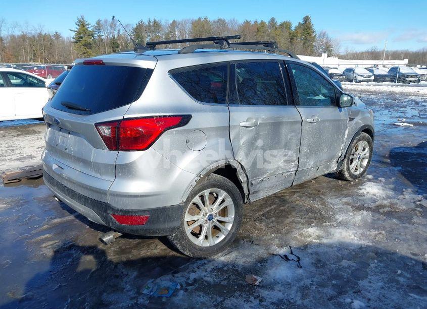 Photo 4 of 2019 Ford Escape SE (VIN 1FMCU9GD4KUB43300)