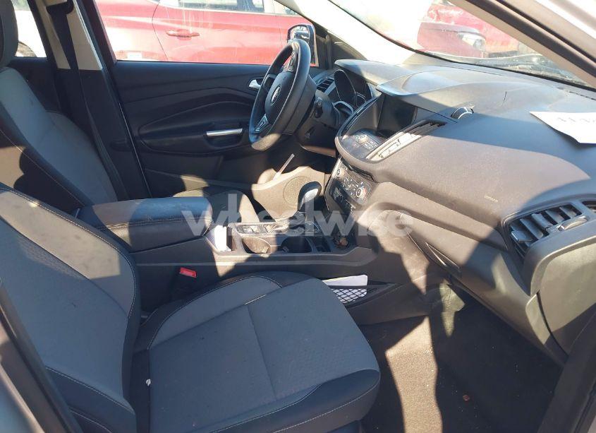 Photo 5 of 2019 Ford Escape SE (VIN 1FMCU9GD4KUB43300)