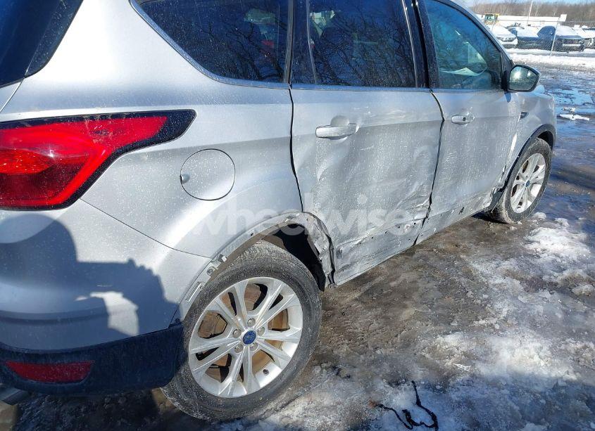 Photo 6 of 2019 Ford Escape SE (VIN 1FMCU9GD4KUB43300)