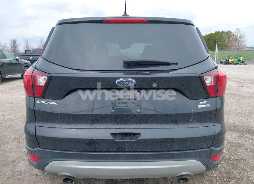 Photo 17 of 2019 Ford Escape SE (VIN 1FMCU9GD4KUB44754)