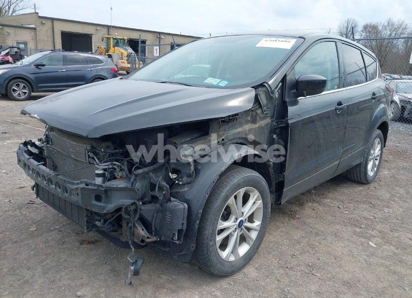 Photo 2 of 2019 Ford Escape SE (VIN 1FMCU9GD4KUB44754)