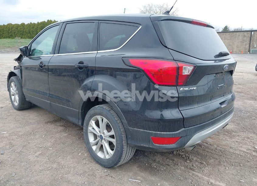 Photo 3 of 2019 Ford Escape SE (VIN 1FMCU9GD4KUB44754)