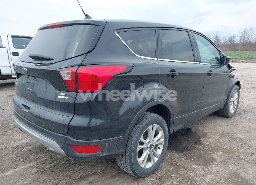 Photo 4 of 2019 Ford Escape SE (VIN 1FMCU9GD4KUB44754)