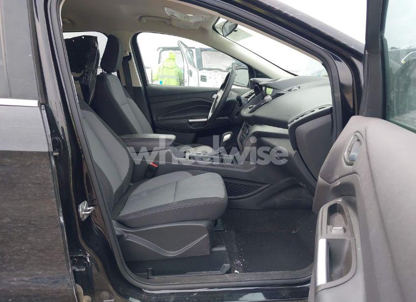 Photo 5 of 2019 Ford Escape SE (VIN 1FMCU9GD4KUB44754)