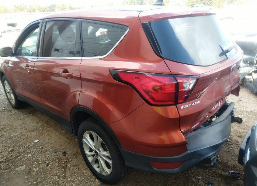 Photo 3 of 2019 Ford Escape SE (VIN 1FMCU9GD4KUB77429)