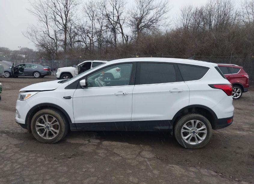 Photo 15 of 2019 Ford Escape SE (VIN 1FMCU9GD4KUC22854)