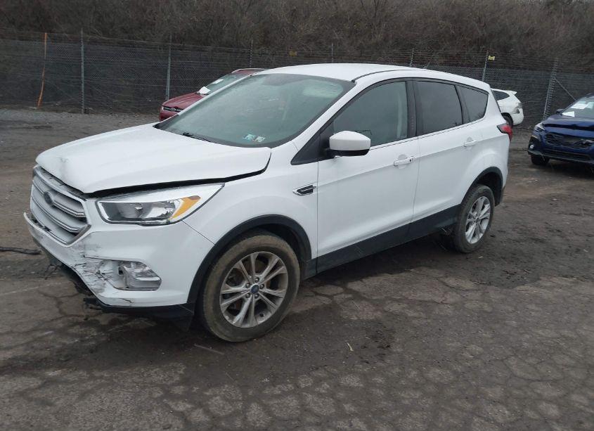 Photo 2 of 2019 Ford Escape SE (VIN 1FMCU9GD4KUC22854)
