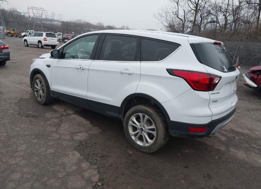 Photo 3 of 2019 Ford Escape SE (VIN 1FMCU9GD4KUC22854)