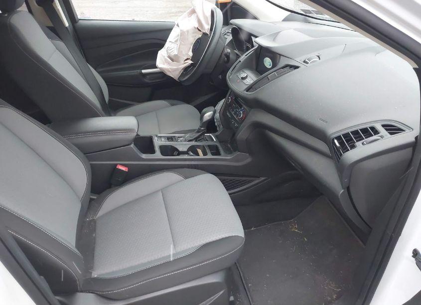 Photo 5 of 2019 Ford Escape SE (VIN 1FMCU9GD4KUC22854)