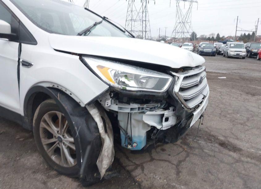Photo 6 of 2019 Ford Escape SE (VIN 1FMCU9GD4KUC22854)