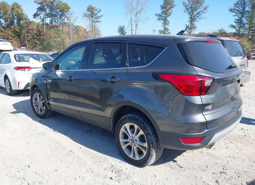 Photo 3 of 2019 Ford Escape SE (VIN 1FMCU9GD4KUC24880)