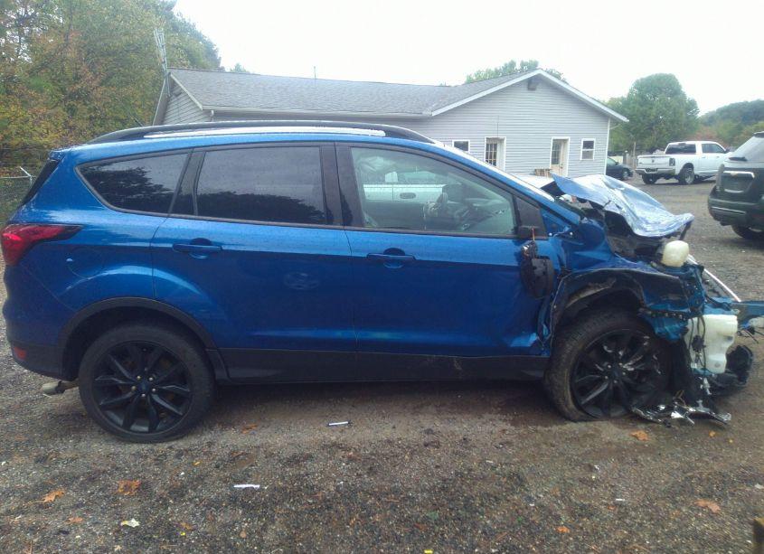 Photo 13 of 2019 Ford Escape SE (VIN 1FMCU9GD4KUC51075)